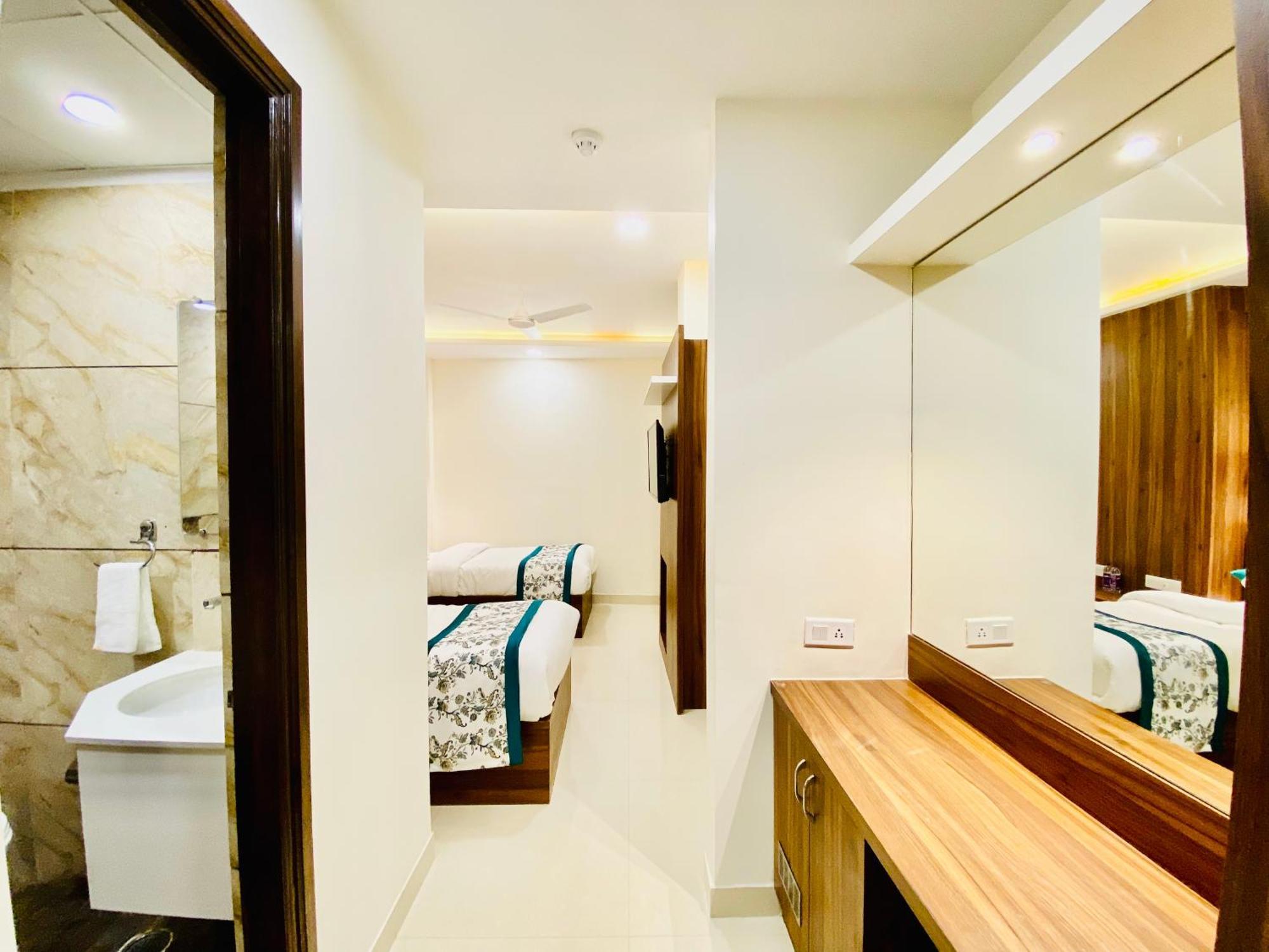 Hotel White House 350 Mtr From Golden Temple Amritsar Exterior foto