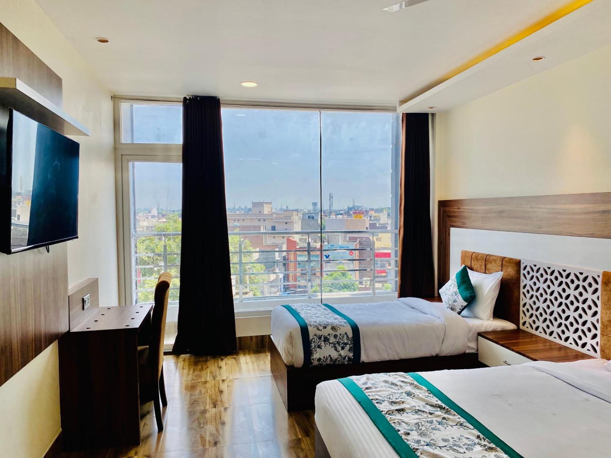 Hotel White House 350 Mtr From Golden Temple Amritsar Exterior foto