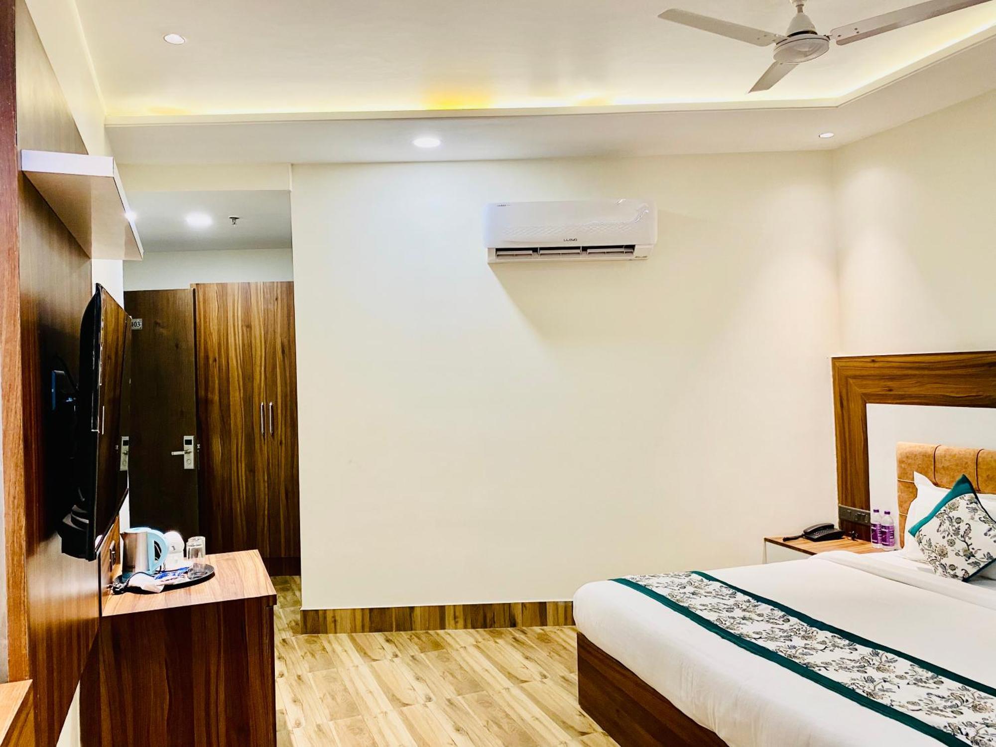 Hotel White House 350 Mtr From Golden Temple Amritsar Exterior foto