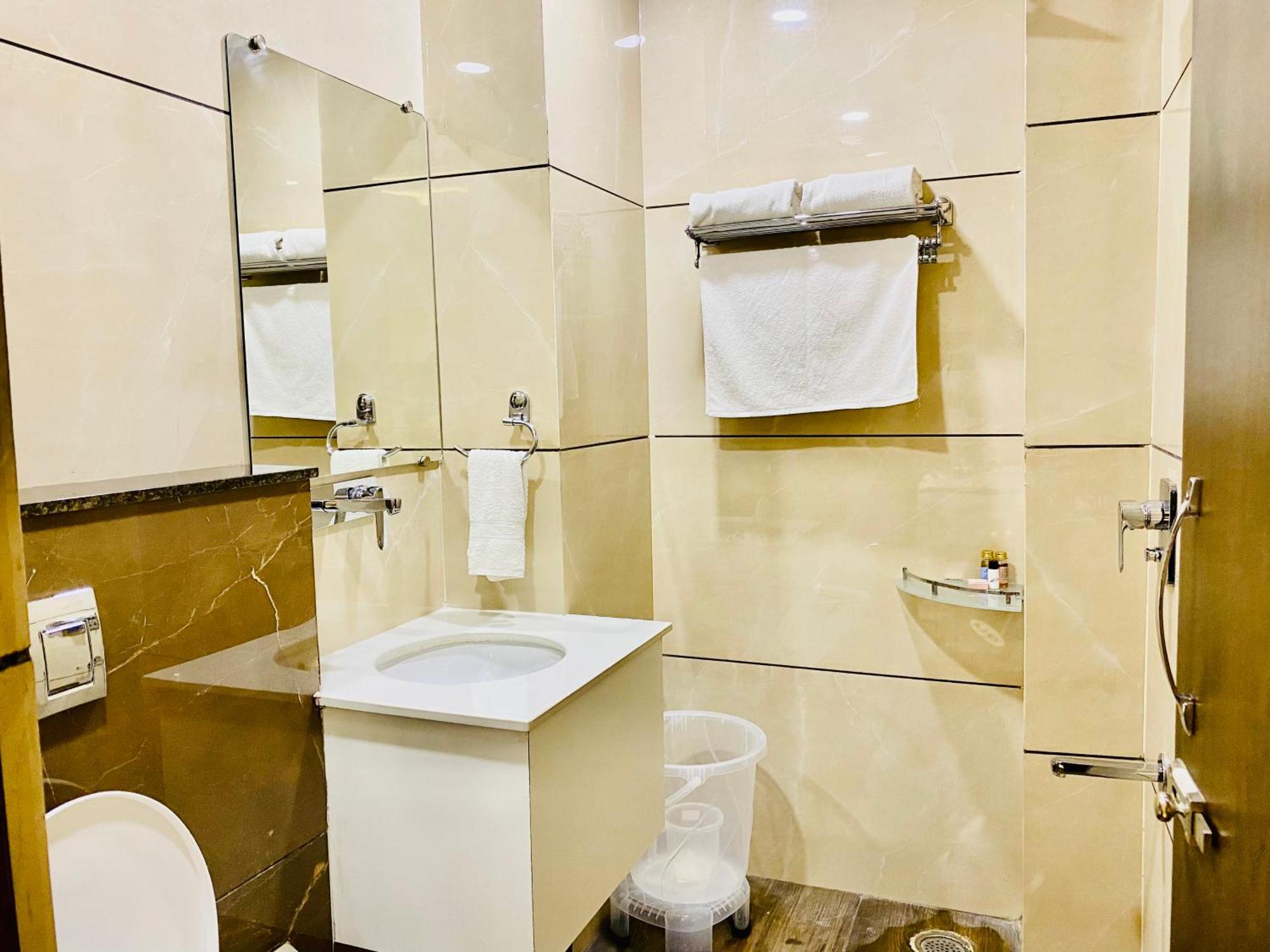 Hotel White House 350 Mtr From Golden Temple Amritsar Exterior foto